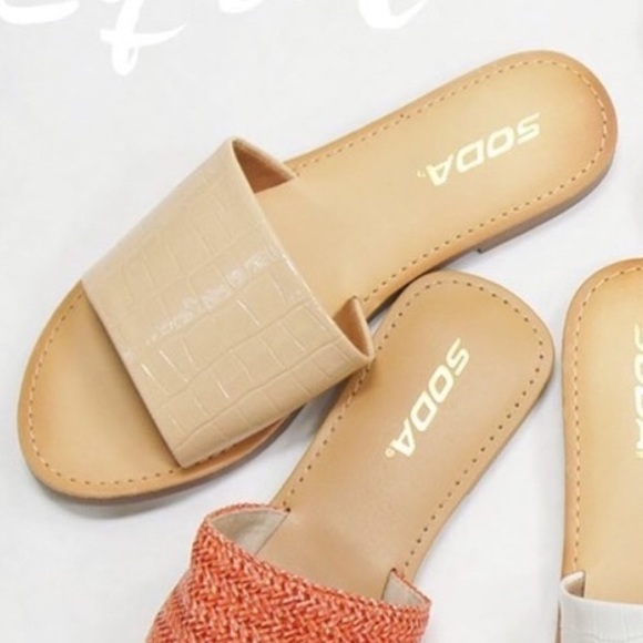 NEW Equal Natural Croc Patent Embossed Flat Sandal - Picture 2 of 4